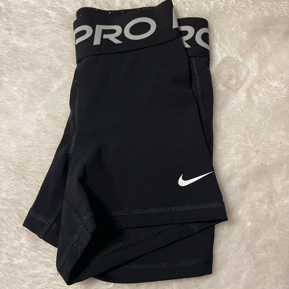 NIKE PRO’s Youth XL - Picture 2 of 3